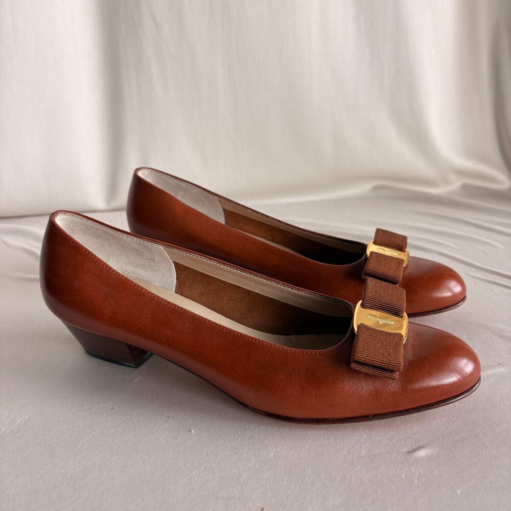 Vintage 90s Ferragamo Brown Leather Heeled Loafers - Gold Hardware -7.5